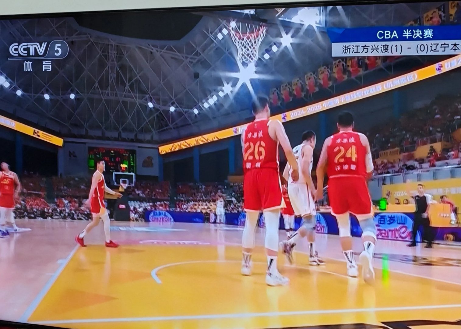 辽宁男篮全队备战下一场重要比赛
